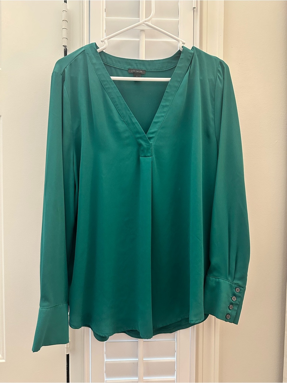 Ann Taylor emerald green V-Neck Long Sleeve Blouse